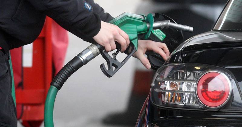 حکومت کا پیٹرولیم مصنوعات کی قیمتیں برقرار رکھنے کا فیصلہ