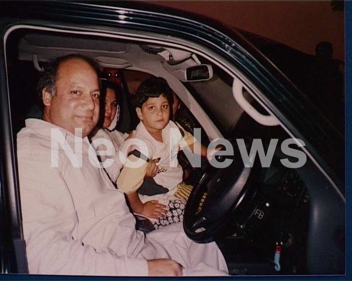 وزیر اعظم نواز شریف کی ایسی تصاویر جو پہلے کسی نے بھی نہ دیکھی ہوں گی