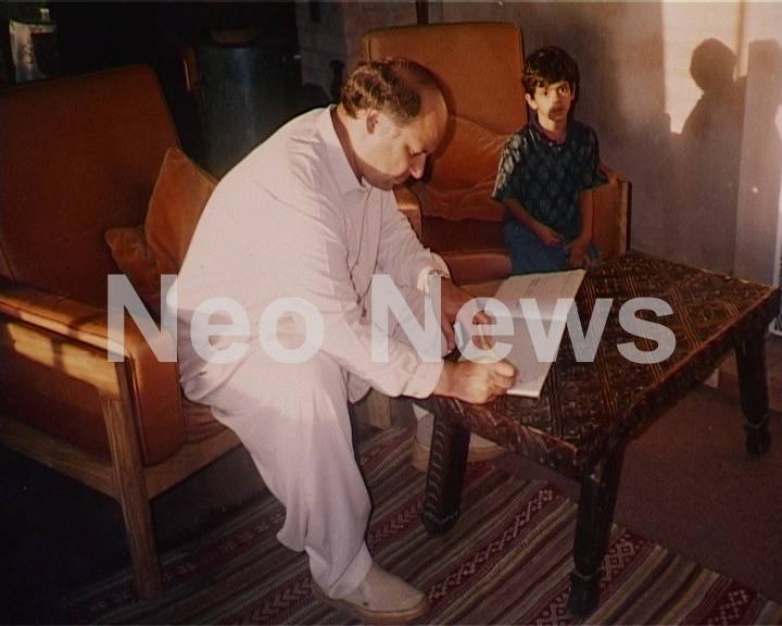 وزیر اعظم نواز شریف کی ایسی تصاویر جو پہلے کسی نے بھی نہ دیکھی ہوں گی