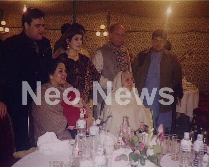 وزیر اعظم نواز شریف کی ایسی تصاویر جو پہلے کسی نے بھی نہ دیکھی ہوں گی