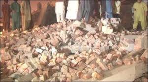 لاہور: فیکٹر ی میں بوائلر پھٹنے سے عمارت کی چھت گر گئی،ملبے تلے کئی مزدور دب گئے 