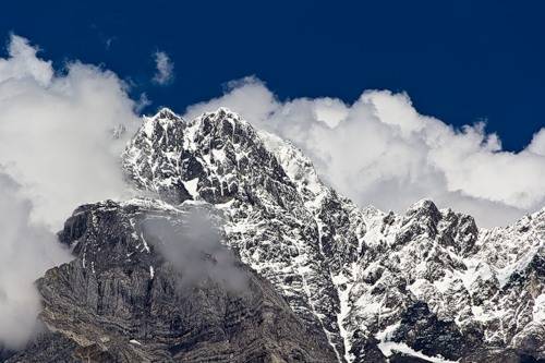 چینی کوہ پیمائوں نے جنوب سے شمال تک دنیا بھر کی بڑی چوٹیاں سر کر لیں