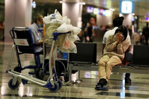 سنگارایئرپورٹ پر8 سال قیام کرنے والی خاتون اپنے گھرمنتقل