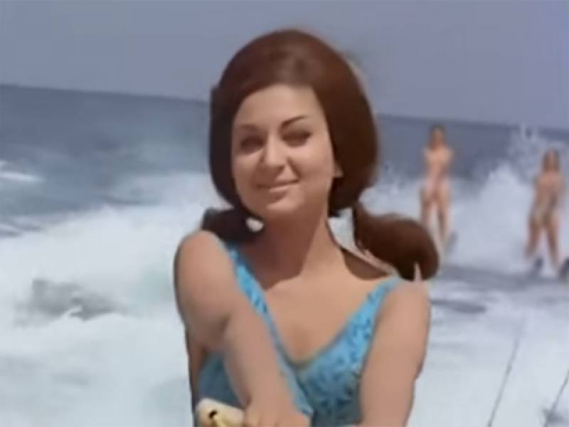 بالی ووڈ کی سب سے پہلی بکنی پہننے والی اداکارہ 