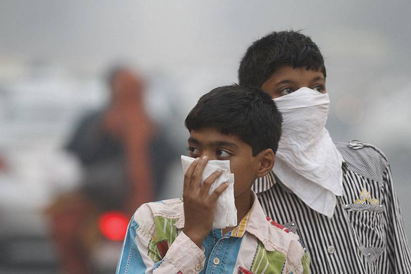 بھارت میں ماحولیاتی آلودگی کا بحران، ہر سال 12لاکھ افراد ہلاک ہوجاتے ہیں 