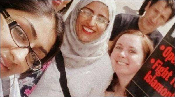 لندن میں حجاب پہنے خاتون سےنسلی امتیازکا واقعہ 
