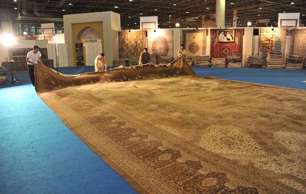 دبئی میں خالص ریشم اورسونے سے تیار کردہ قالین فروخت کیلئے پیش
