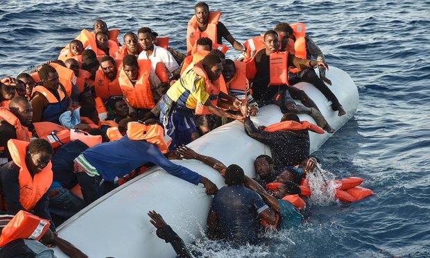 تارکین وطن کا بحران : لیبیا میں کشتی الٹنے سے 100افراد لاپتہ