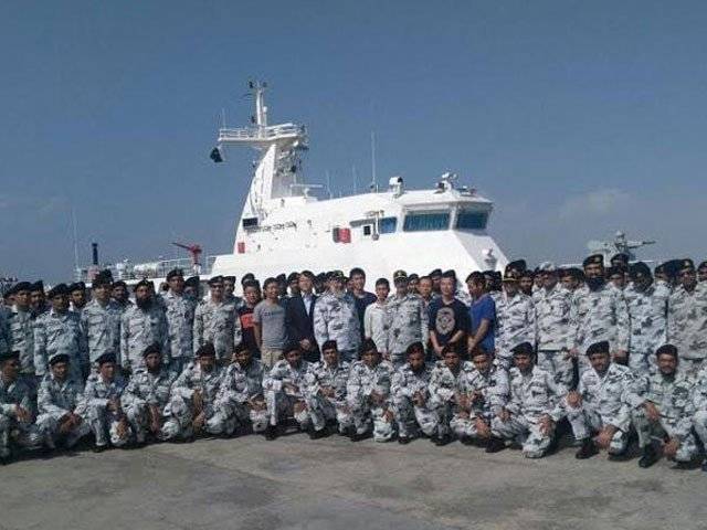  چین کے جدید ہتھیاروں سے لیس 2 بحری جہاز گوادرپورٹ پہنچ گئے