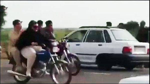 ایران میں موٹر سائیکل چلانے پر دو خواتین گرفتار