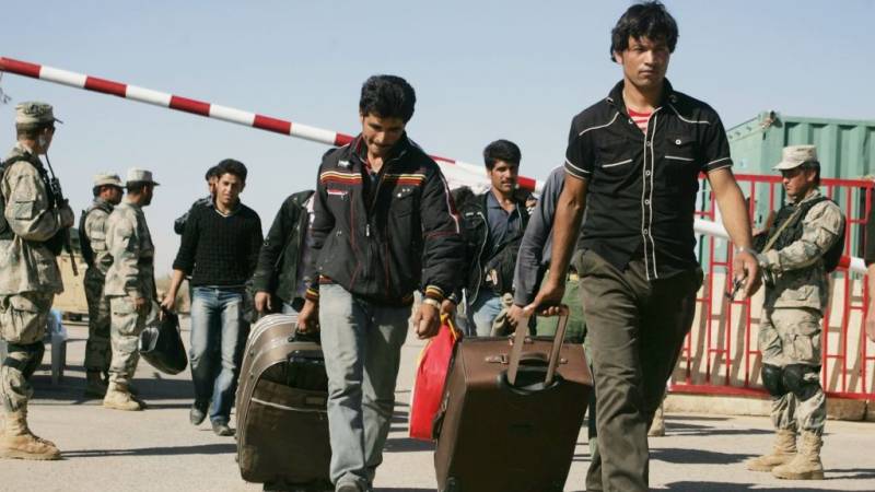 ایران نے ایک ہفتے میں 8000 افغان پناہ گزین بے دخل کردیے