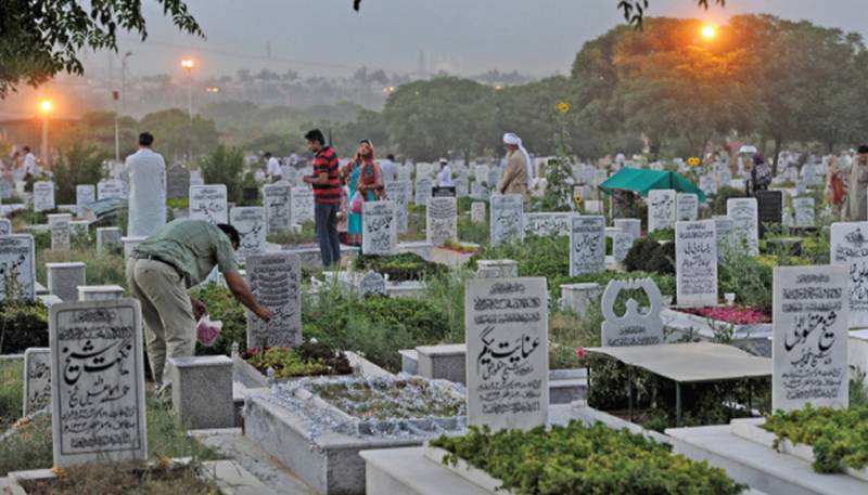 کراچی میں کورنگی قبرستان سے مردے غائب ہونے کا انکشاف