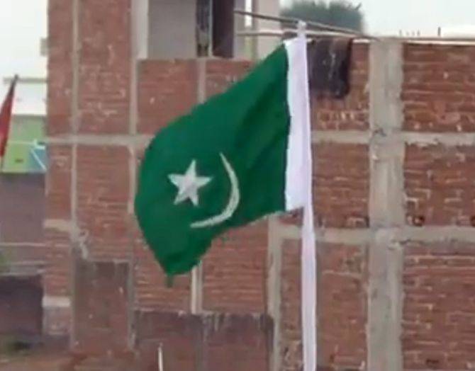 مقبوضہ کشمیر کے بعد بھارتی ریاست آسام میں پاکستانی پرچم لہرا دیا گیا