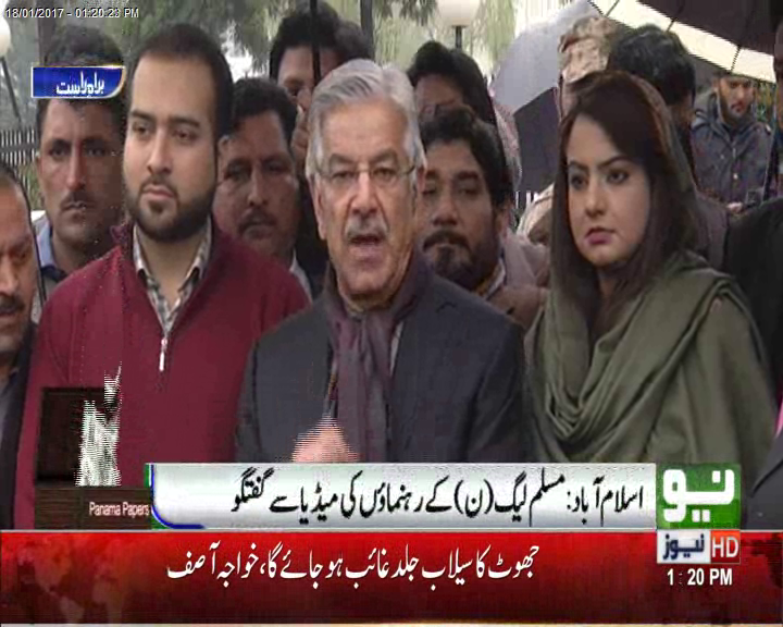 خواجہ آصف نے عمران خان سے زکوة کے پیسوں کا حساب مانگ لیا