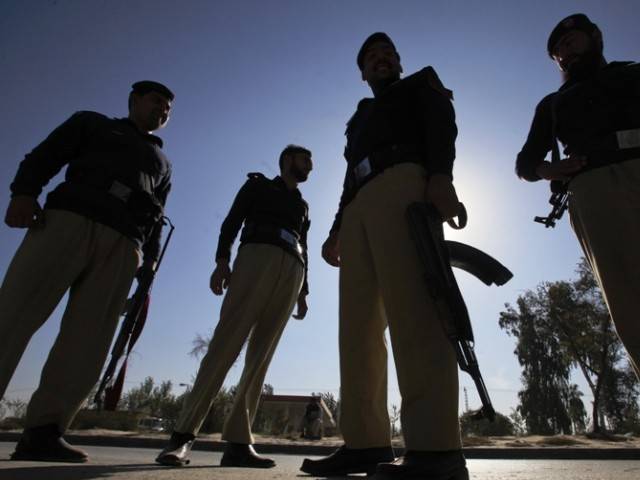 اب مجرموں کو مارنا اور بھی آسان، فیصل آباد پولیس نے پولیس مقابلوں کا جدید طریقہ متعارف کروا دیا ۔۔۔!!!!