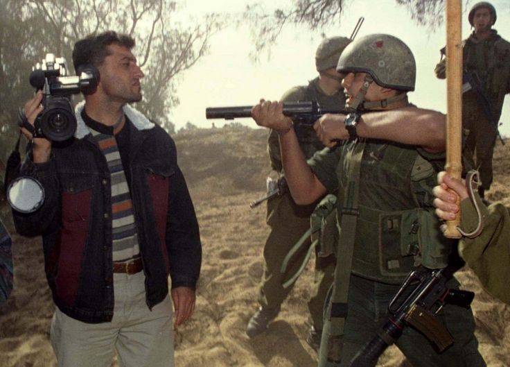 اسرائیلی پولیس نے پیدل چلنے والے فلسطینی صحافی کا چالان کر ڈالا