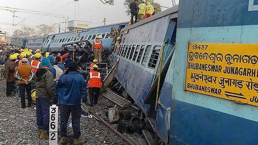 بھارت میں ریل حادثہ میں ہلاک ہونے والے افراد کی تعداد36 ہو گئی