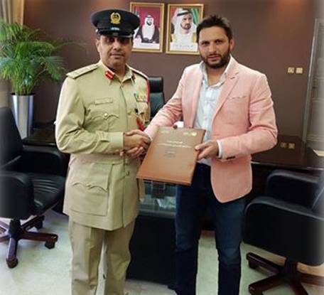 دبئی جیل سے 30 پاکستانیوں کو شاہد آفریدی نے رہا کروا دیا