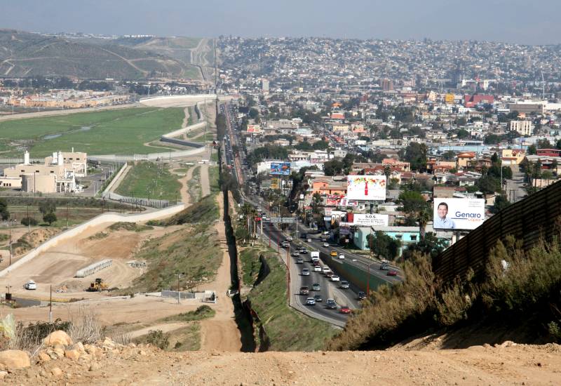  ٹرمپ نے میکسیکو سرحد کی تعمیر کے منصوبے پر دستخط کر دیئے 