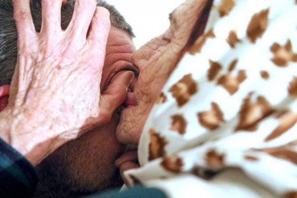بوسنیا: زبان سے آنکھوں کا علاج کرنیوالی 80 سالہ خاتون