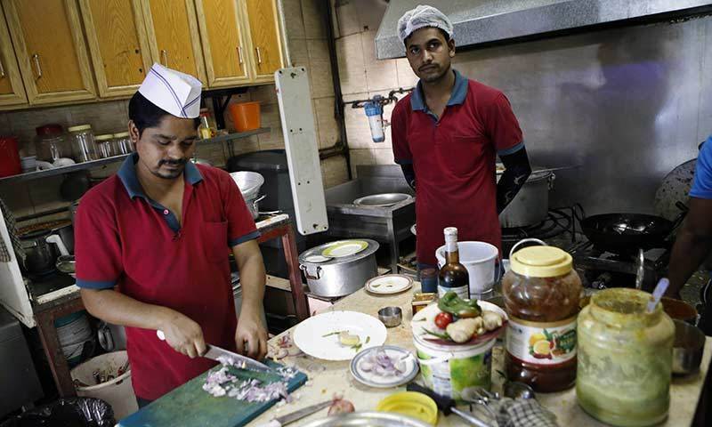 مصری ریستوران میں غریبوں کے لیے ایک وقت کھانا مفت
