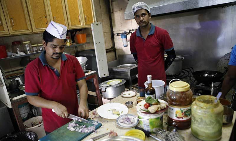 مصری ریستوران میں غریبوں کے لیے ایک وقت کھانا مفت