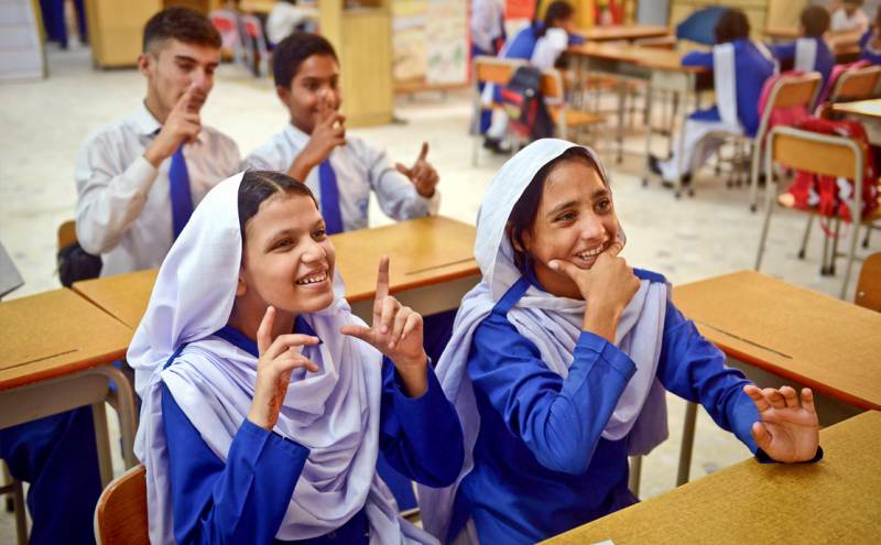 سکھرمیں قوت سماعت سے محروم400 بچوں کا منفرد سکول