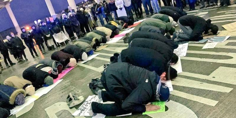 امریکی مسلمانوں نے تاریخی نماز ادا کی،ٹرمپ کی متعصب پالیسی مسترد