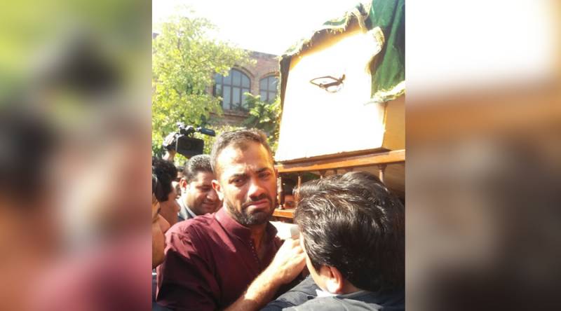 وہاب ریاض کے والد کی نماز جنازہ لاہور میں ادا کر دی گئی