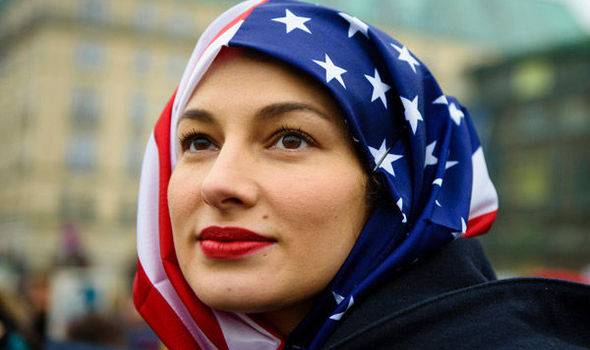  عالمی یوم حجاب ' نیویارک میں امریکی پرچم کا حجاب باندھ کر مسلم وغیرمسلم خواتین کی شرکت
