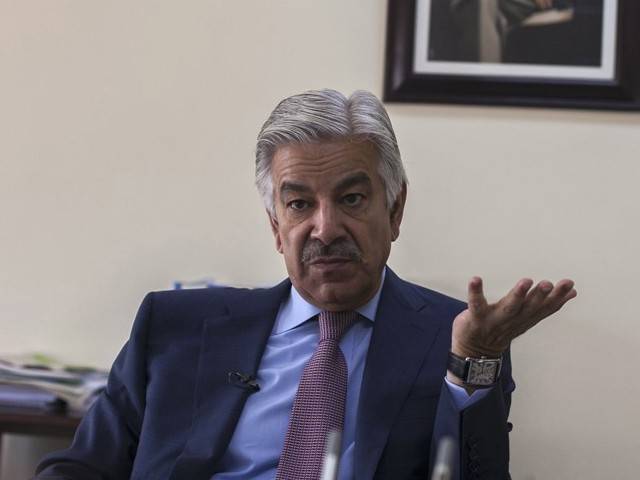 اسحاق ڈار کو اتفاق انڈسٹریز کے کچھ ملازمین نے تشدد سے بچنے کے لیے پھنسوایا ، اس سارے معاملے کا عینی شاہد ہوں ،خواجہ محمد آصف