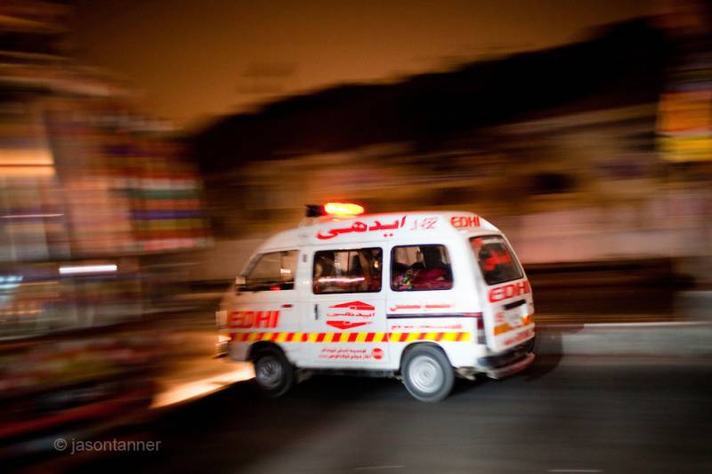 کراچی میں منی بس نے طالبہ کو کچل کر ہلاک کردیا