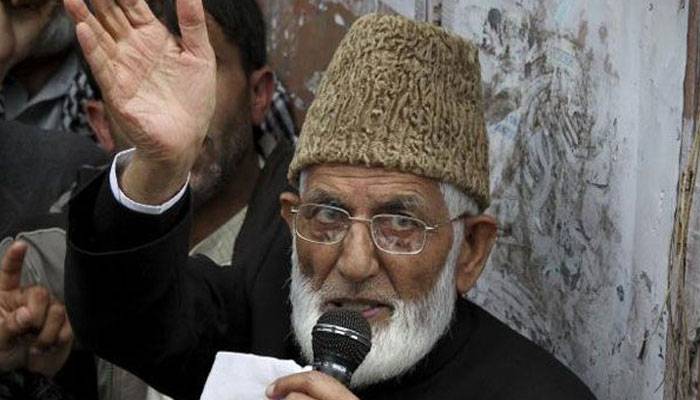 سید علی گیلانی ہسپتال سے گھر منتقل،ہسپتال کے باہرلوگوں کی ایک بڑی تعداد امڈ آئی