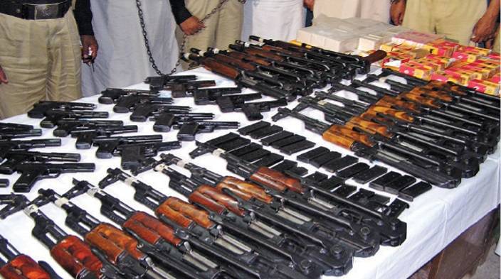 کوہلو میں ایف سی اور حساس اداروں کی کارروائی، بھاری تعداد میں اسلحہ برآمد