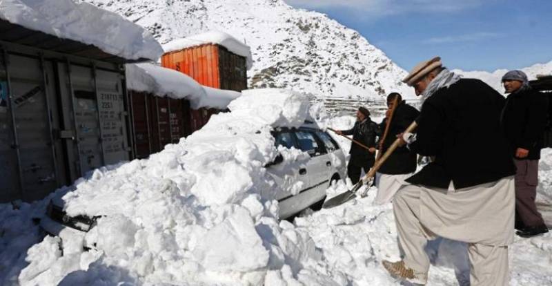برفانی تودے گرنے سے خواتین اور بچوں سمیت 13 افراد جاں بحق
