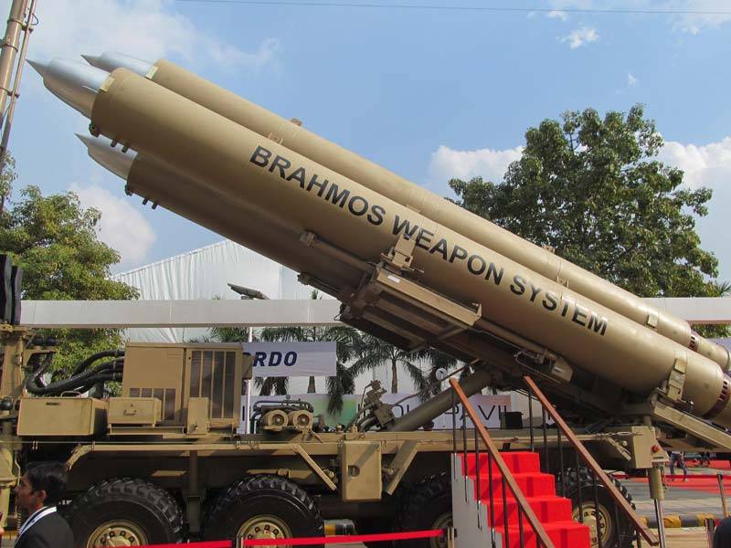 بھارت نے اسلحے کی خریداری کیلئے200 ارب مالیت کے ہنگامی سودوں پر دستخط کر دئیے