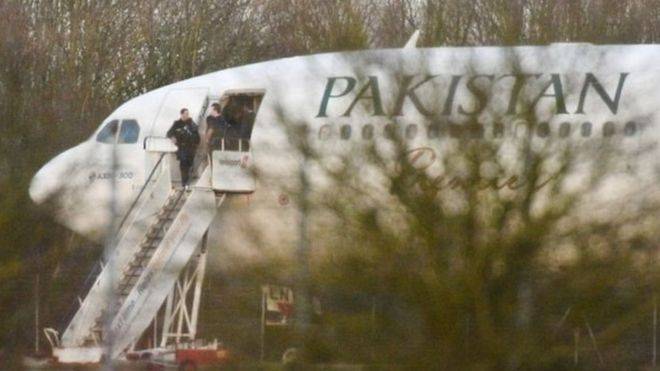 پی آئی اے کے طیارے کو لندن کی فضاوں میں لڑاکا طیاروں نے گھیر لیا