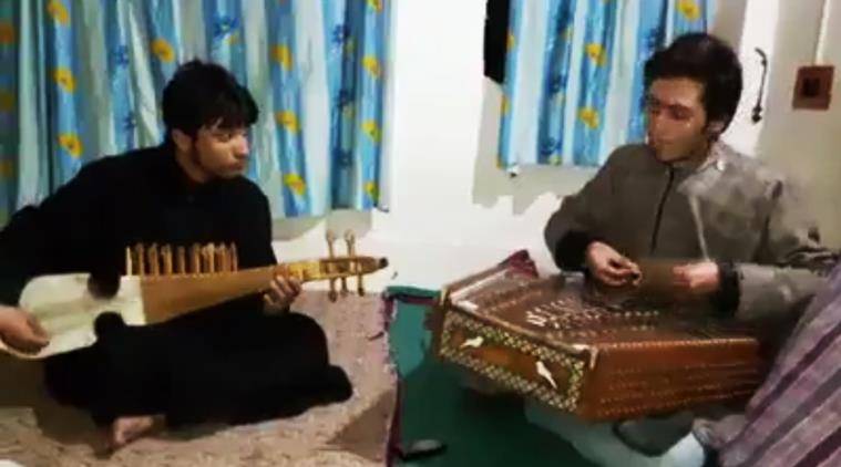 پاکستان کا قومی ترانہ دو کشمیری نوجوانوں کے سازوں پر،سننے والوں پر سحر طاری