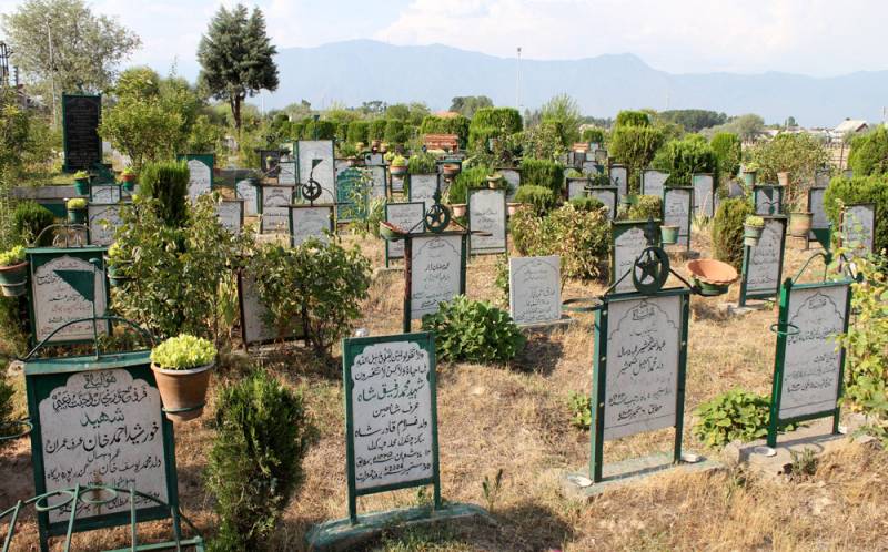 مقبوضہ کشمیر ہندو انتہا پسندوں کی سامبا میں قبرستان کی بے حرمتی ، 40قبریں مسمار 