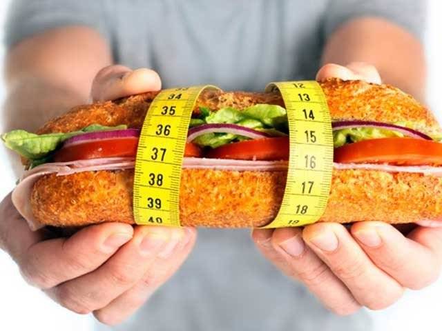 وزن کم کرنے کیلیے ورزش کے ساتھ کھانے میں احتیاط ضروری