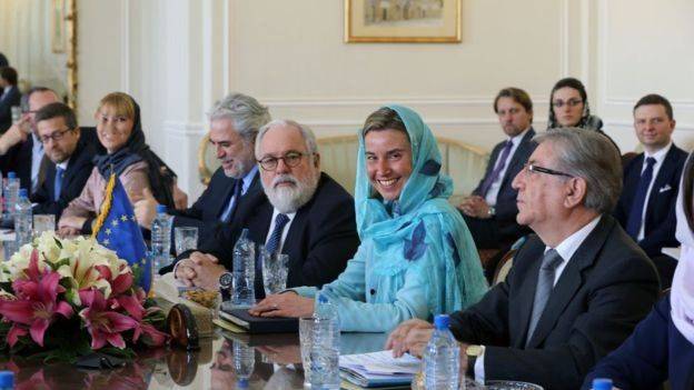 سویڈن کی وزیر تجارت کوایران میں حجاب پہننے پر تنقید کا سامنا