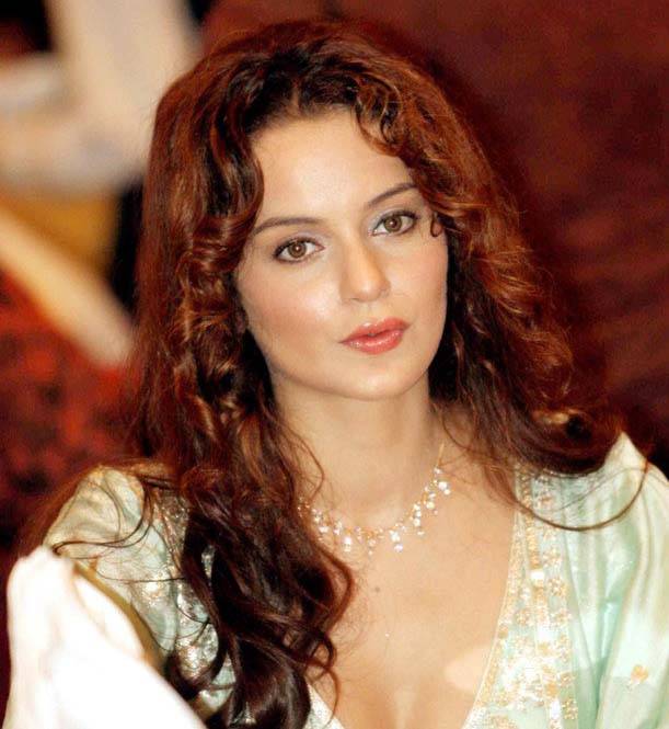  کنگنا رناوت نےہریتھک روشن سے اپنے تعلقات کا برملا اعتراف کیا اور انہیں بے وقوف تک کہہ ڈالا