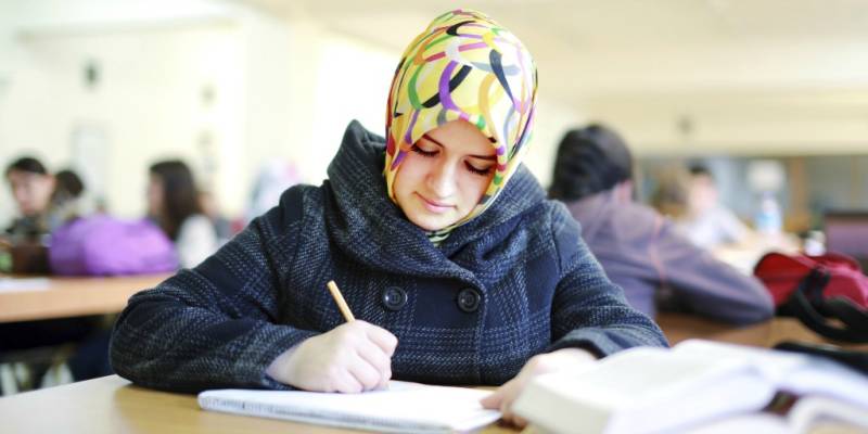 سپین میں ہیڈ سکارف پہننے والی خاتون کے حق میں فیصلہ