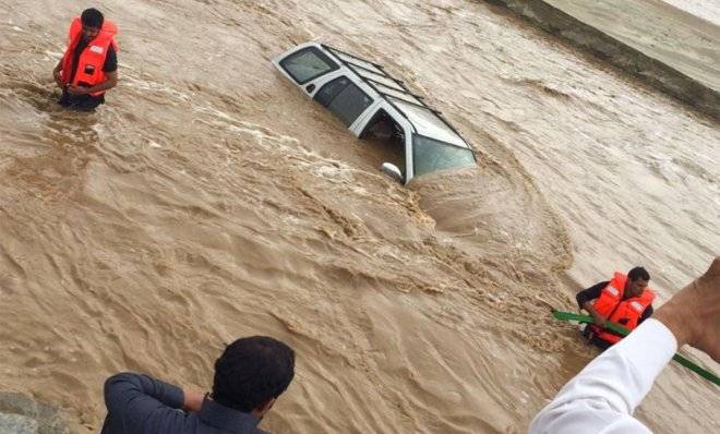 سعودی عرب میں بارشوں نے تباہی مچا دی، سینکڑوں  افراد محفوظ مقامات پر منتقل 
