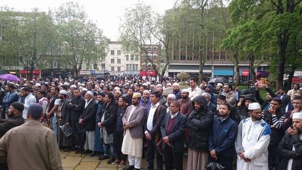 پاکستان میں دہشت گردی کے واقعات میں شہید ہونے والوں کی سری نگر میں غائبانہ نماز جنازہ 