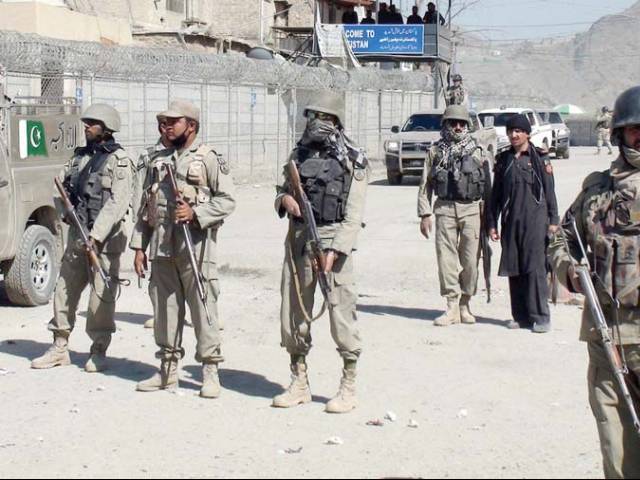 پاک افغان سرحد پر سیکیورٹی سخت، طورخم بارڈر پر بھاری توپ خانہ پہنچا دیا گیا