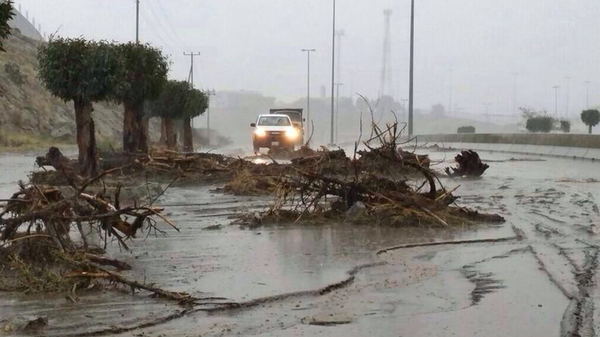 عرب ممالک میں شدید بارشوں سے نظام زندگی درہم برہم 