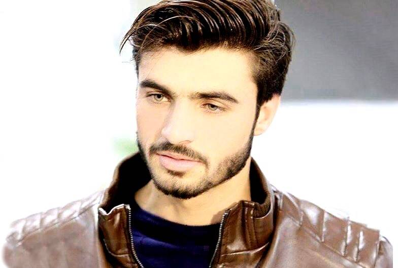کہتے ہیں کہ نیلی آنکھیں بے وفا ہوتی ہیں,چائے والےنے اپنے ہی دوست سے وعدہ خلافی کرڈالی