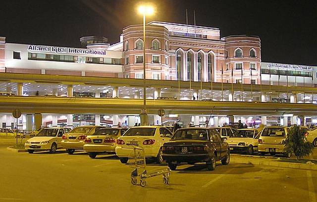 لاہور ائرپورٹ پر خواتین کو ہراساں کرنے والا شخص گرفتار