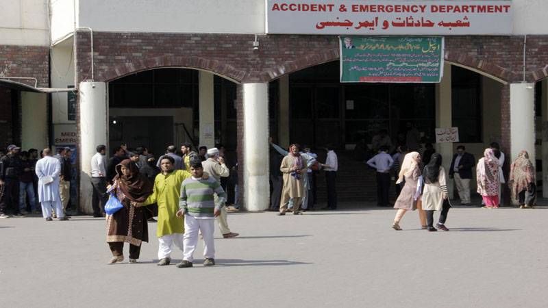  لاہور: سروسز اسپتال میں ینگ ڈاکٹروں کی ہڑتال تیسرے روز بھی جاری